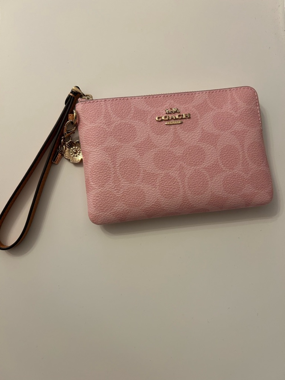 Coach Corner Zip Wristlet - Powder Pink